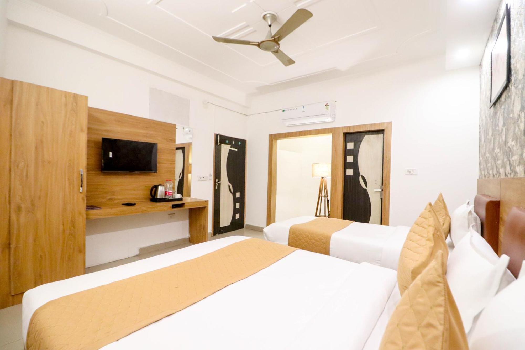 Hotel Stay Villa Delhi Airport Nuova Delhi Esterno foto