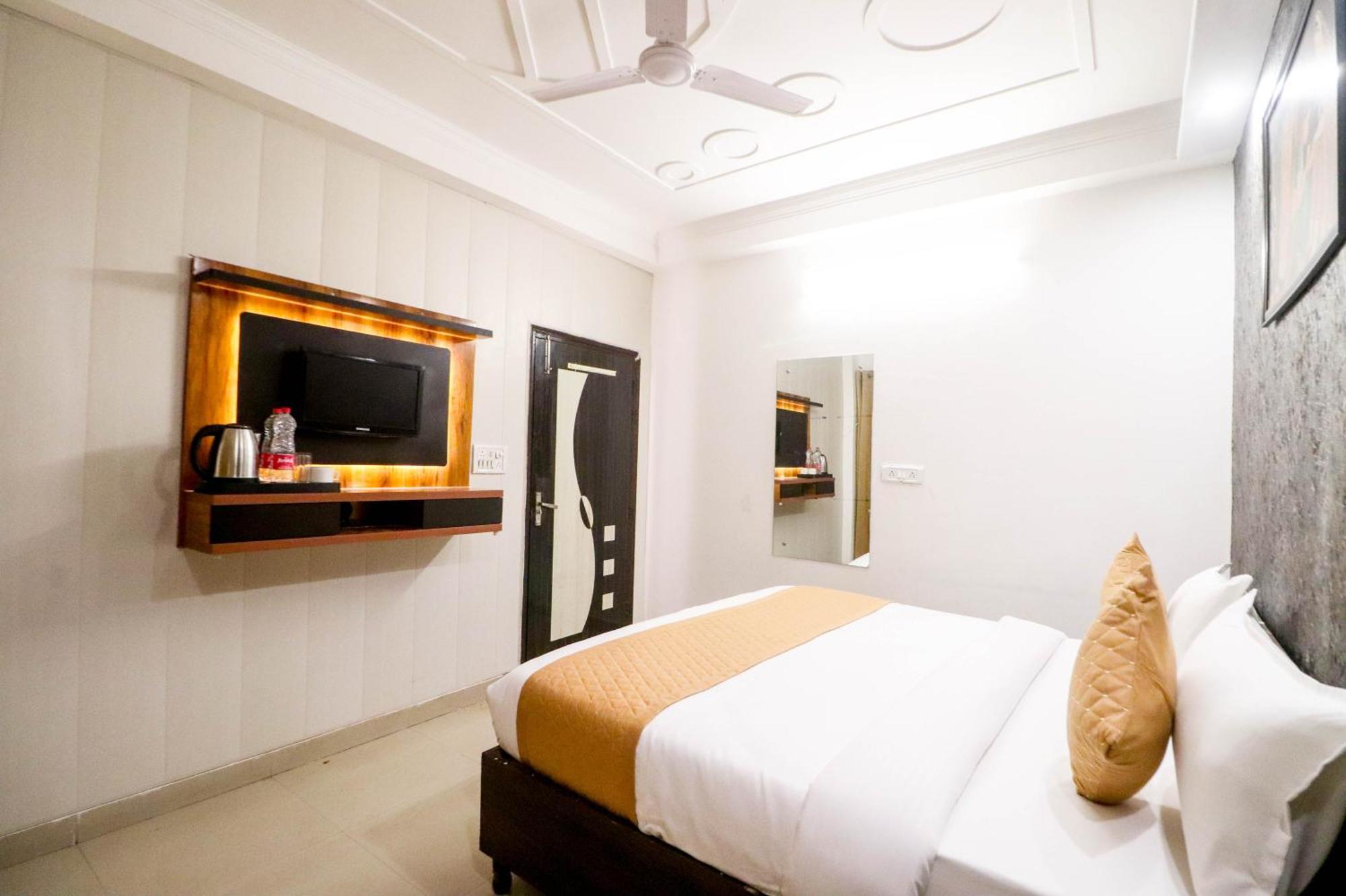 Hotel Stay Villa Delhi Airport Nuova Delhi Esterno foto
